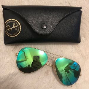 Green Ray Bans aviator!